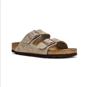 NWT Arizona Soft Footbed Sandal in Taupe